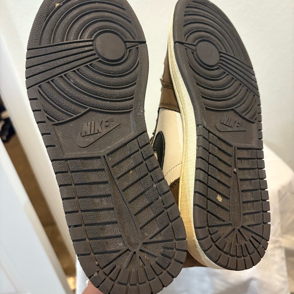 Nike Air Jordan 1 Retro High OG SP Travis Scott "Mocha" sneaker - Picture 6 of 13